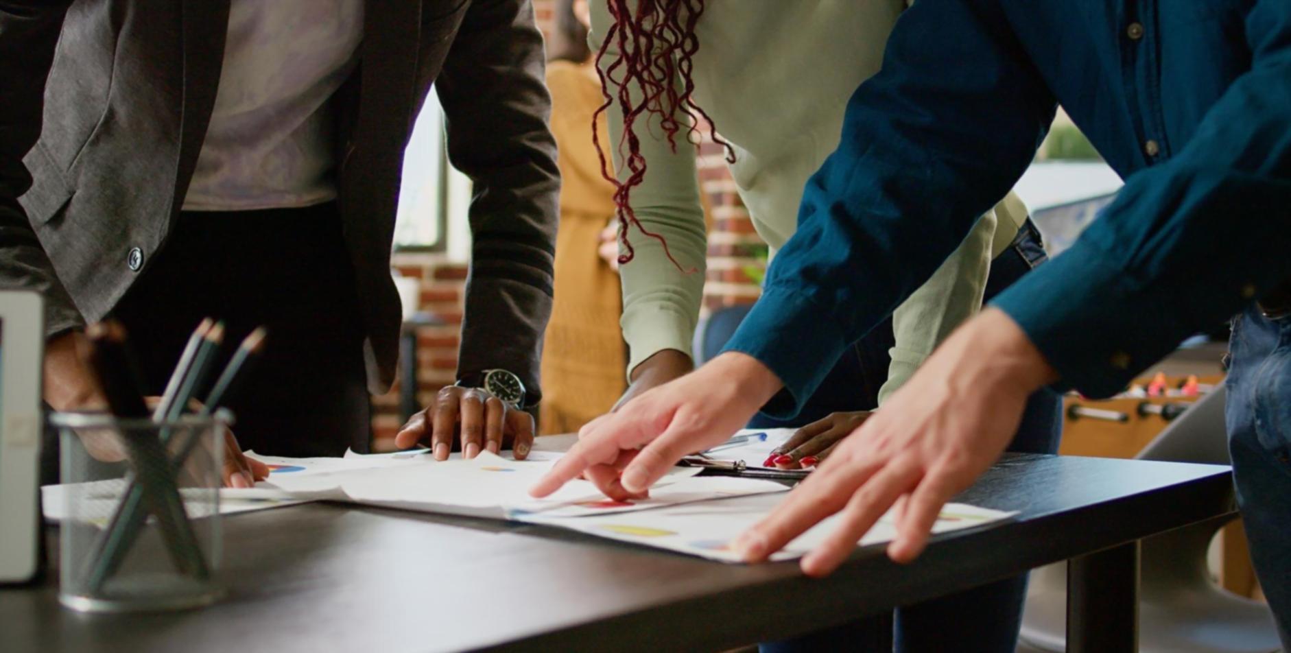 Análisis de datos financieros y seguimiento de gastos mensuales